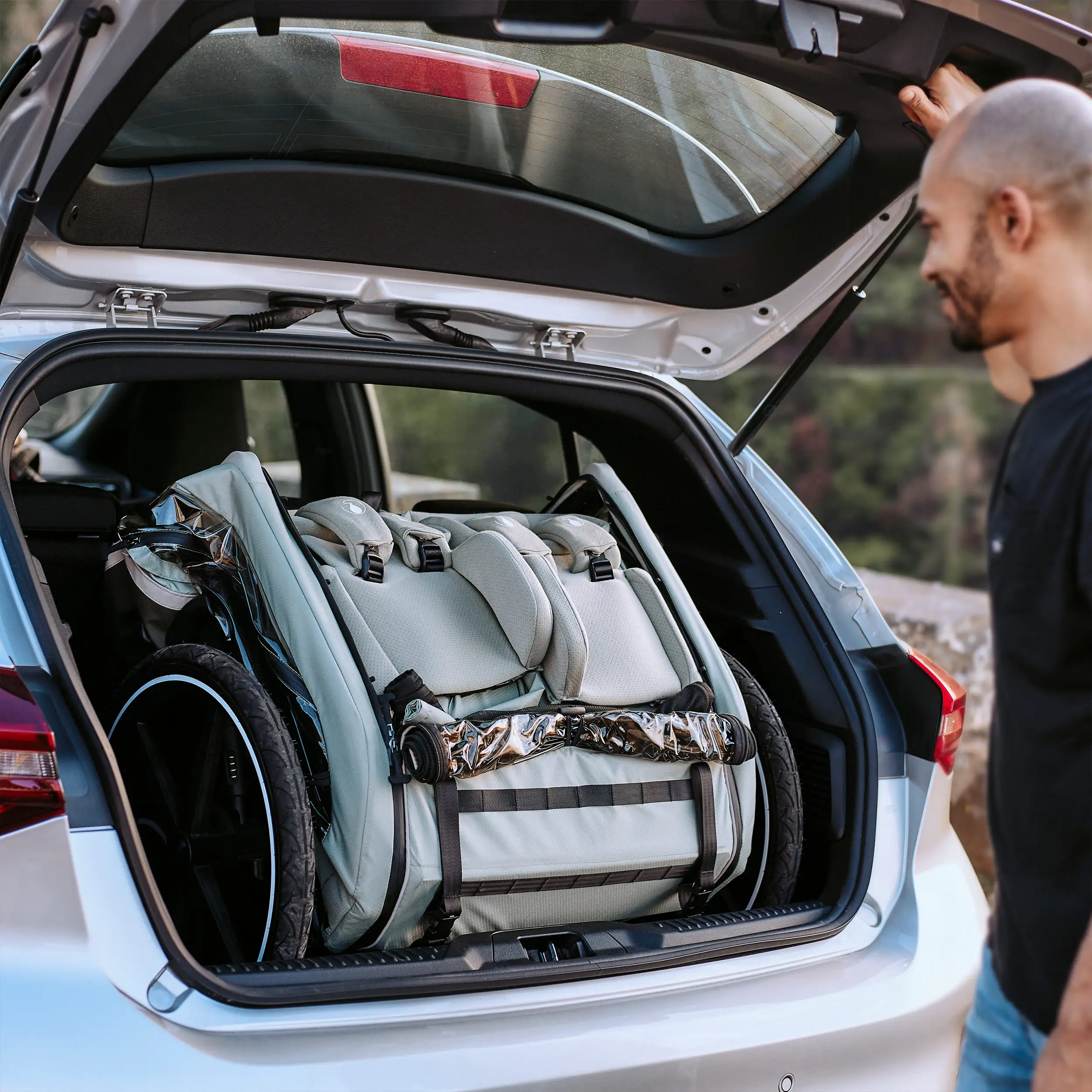 Rimorchio per biciclette Tour 2 con 2 comodi sedili e Ruote con camera d’aria - Olive