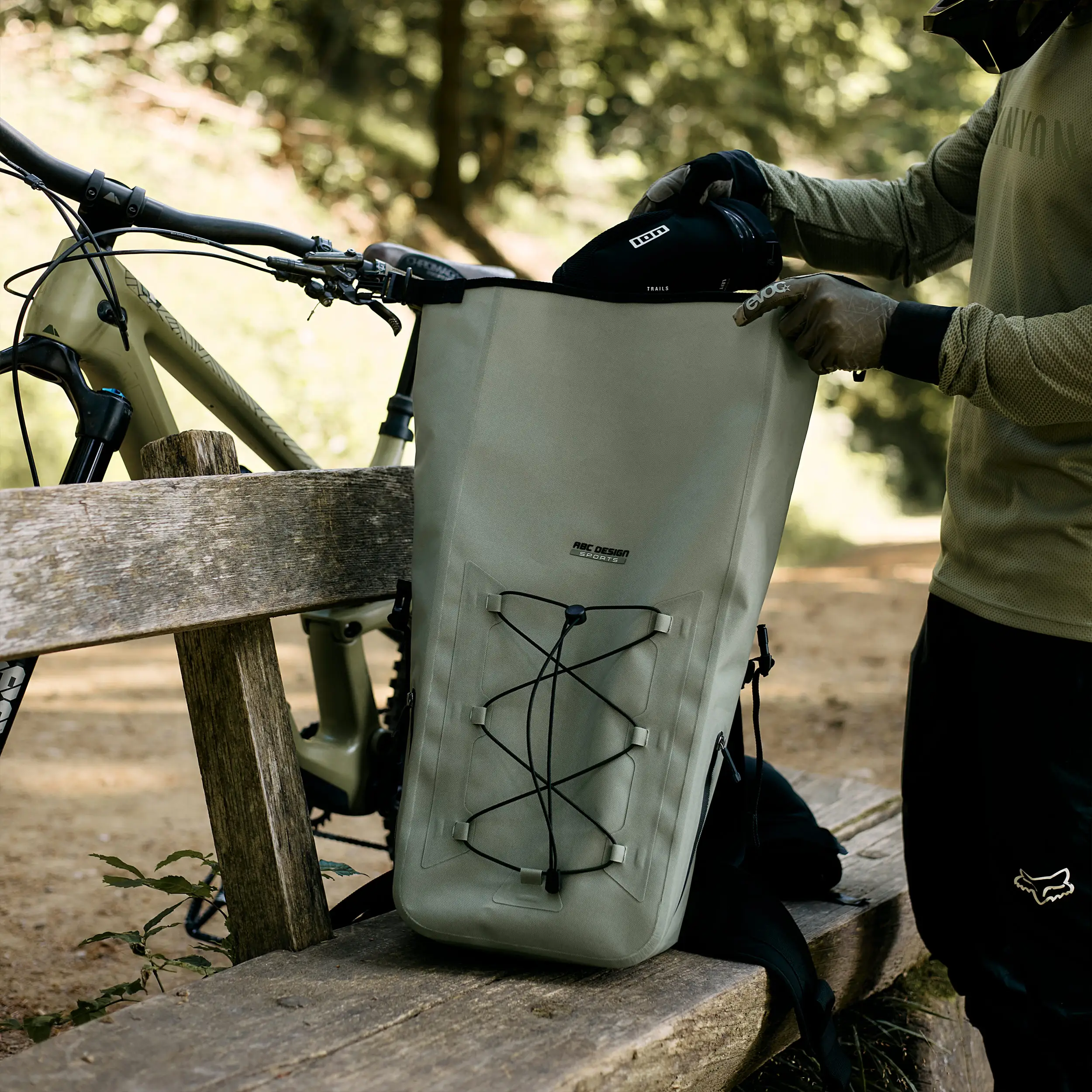 Zaino outdoor premium Lausanne 20L per la città e la natura - Pine